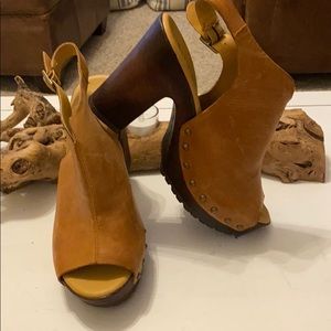 High heeled Korks